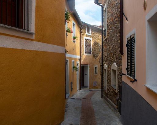 Capitolo-Costa House | Top-Rated Agriturismo De Ferrari: Family-Friendly Retreat
