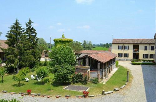 Certosa di Pavia Bed & Breakfast | Beautiful Agriturismo Fiamberta with Ocean View & Hot Tub