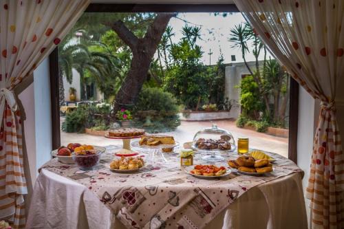 Palagiano House | Pet-Friendly Agriturismo Fiori d'Arancio with Pool & Hot Tub
