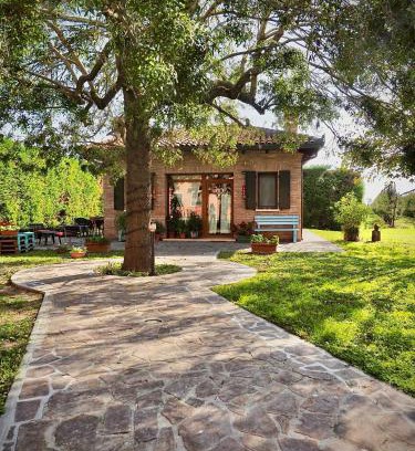 Pontelagoscuro House | Family-Friendly Getaway at Agriturismo Fondo Novelle