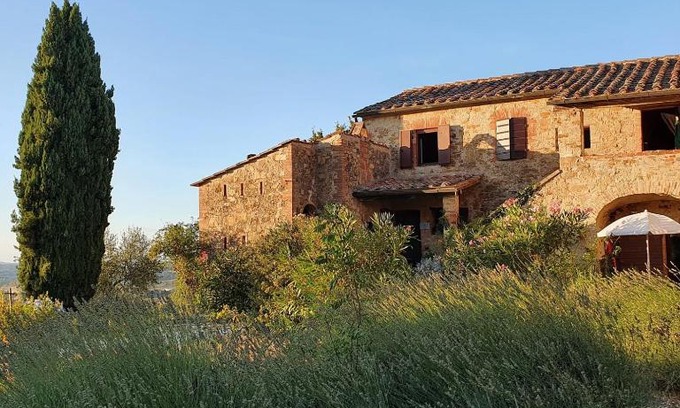 Casole d'Elsa Bed & Breakfast | Elegant Agriturismo gli Arcangeli with Pool & Family Fun