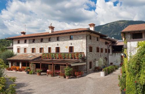 Nimis House | Pet-Friendly Agriturismo I Comelli with Restaurant & Kitchen