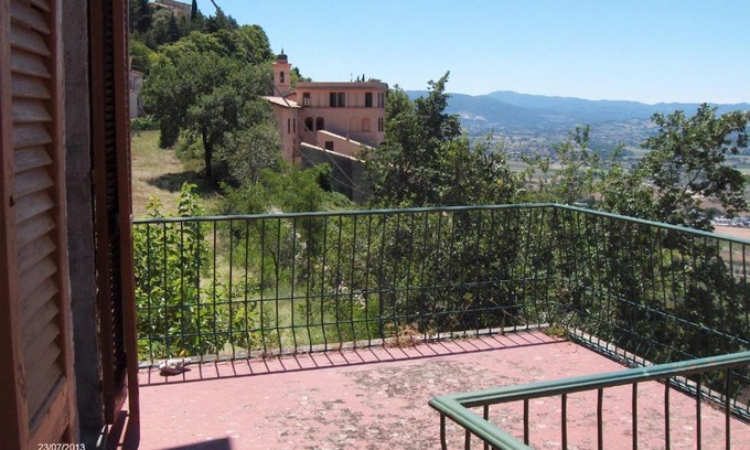 Campello sul Clitunno Apartment | Family-Friendly Stay at Agriturismo Il Palazzetto