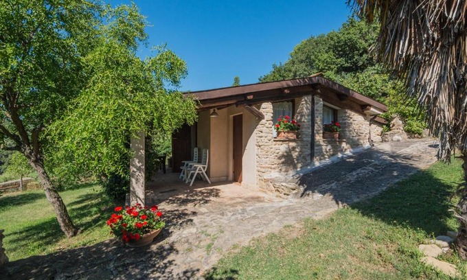 Montefiore dell'Aso Apartment | Discover Agriturismo i Cigni: Pet-Friendly Retreat Awaits