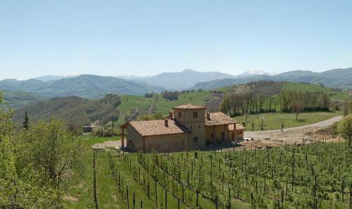 Neviano degli Arduini House | Discover Agriturismo Il Filare: Pet-Friendly Retreat
