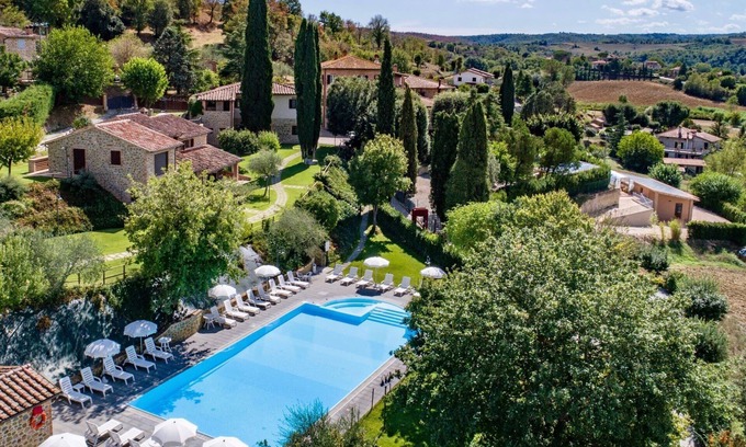 Po' Bandino Apartment | Delightful Agriturismo Case Graziani with Pool & Kitchen