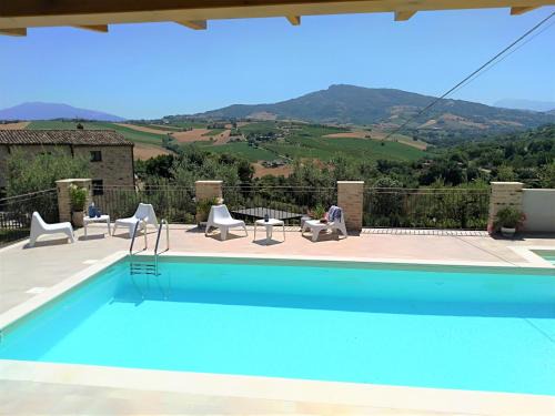 Montalto delle Marche Apartment | Welcoming Agriturismo Il Vecchio Acero with Pool & Pets