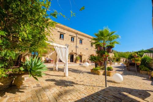 Caltagirone House | Relaxing Getaway at Agriturismo Vecchia Masseria