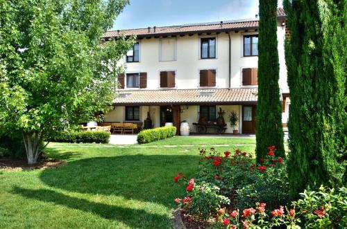 Cervignano del Friuli House | Exceptional Agriturismo La Rosta: Pet-Friendly Retreat