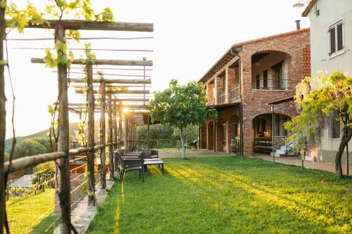 Fosdinovo House | Idyllic Agriturismo La Burlanda: Pet Friendly & Oceanfront