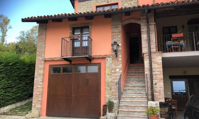 Monforte d'Alba House | Discover Agriturismo La Cà Veja: Pet-Friendly Retreat
