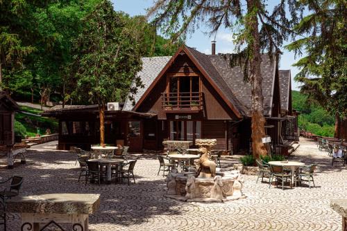 Tivoli House | Relax at Agriturismo La Cerra: Oceanfront & Pet Friendly