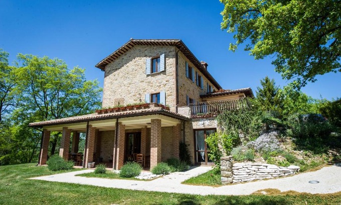 Nocera Umbra House | Pet-Friendly Retreat at Agriturismo La Corte del Lupo
