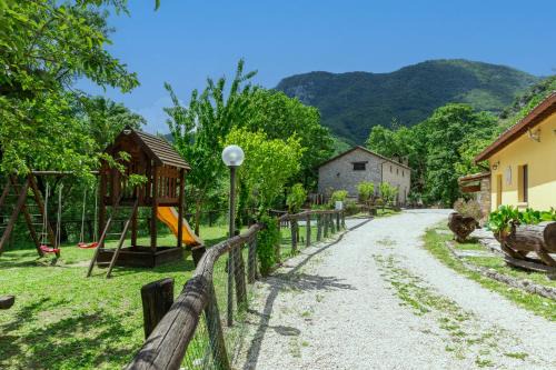 Varco Sabino Hotel | Discover Agriturismo La Ferrera: Pet-Friendly Retreat
