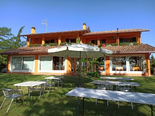 Cento House | Inviting Agriturismo La Quiete: Pet-Friendly Retreat