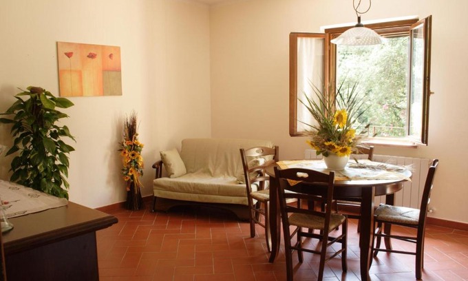 Crespina Apartment | Relax at Agriturismo La Serra - Mimose with Pool & Pets