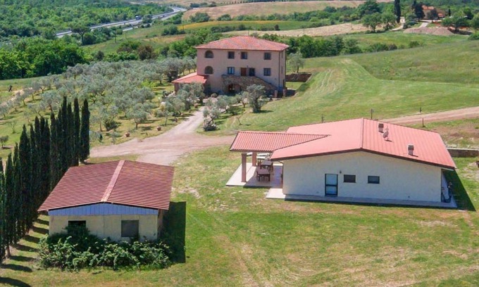 Montorsaio House | Discover Agriturismo La Steccaia Alta: Pet-Friendly Retreat