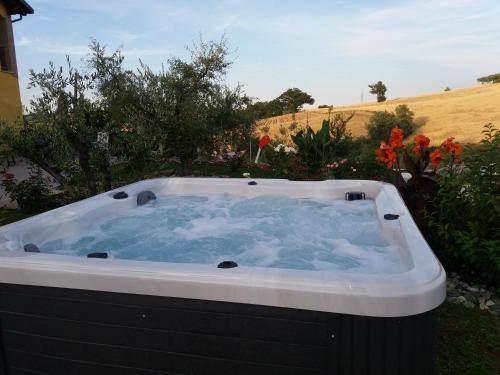 Pesaro House | Inviting Agriturismo La Stradaccia with Oceanfront Pool