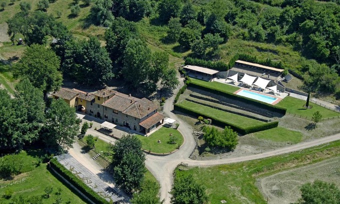 Reggello House | Pet-Friendly Retreat at Agriturismo Le Buche di Viesca
