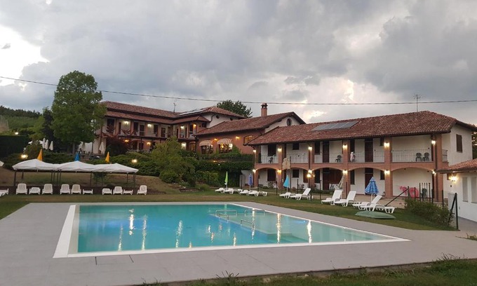San Marzano Oliveto House | Pet-Friendly Agriturismo Le Due Cascine with Ocean View
