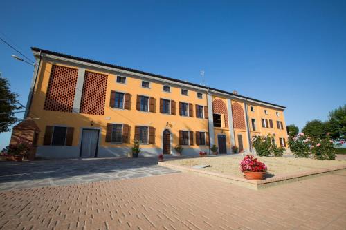 Cereseto Apartment | Pet-Friendly Agriturismo Monrabbioso with Hot Tub & High Ratings