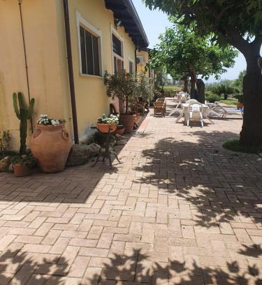 Gizzeria House | Oceanfront Agriturismo Parco degli Ulivi with Breakfast