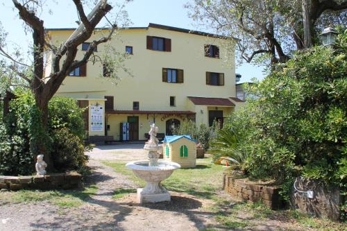 San Pietro House | Relax at Agriturismo Piccolo Paradiso - Family-Friendly Retreat
