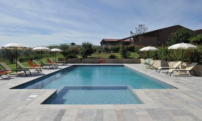 Monteroni d'Arbia Villa | Relax at Agriturismo Il Moro: Pool, Restaurant & Eco-Friendly