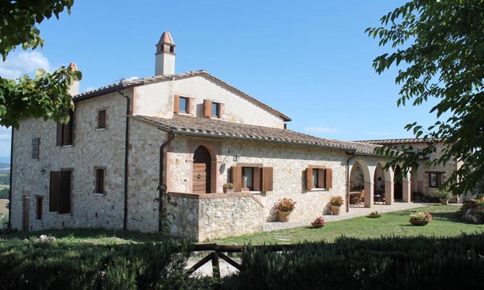 Amelia House | Discover Agriturismo Poggio Della Rosa: Pet-Friendly Retreat