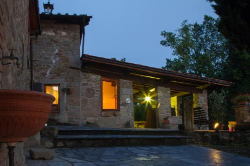 Pratovecchio Apartment | Pet-Friendly Escape at Agriturismo Popiena with Pool
