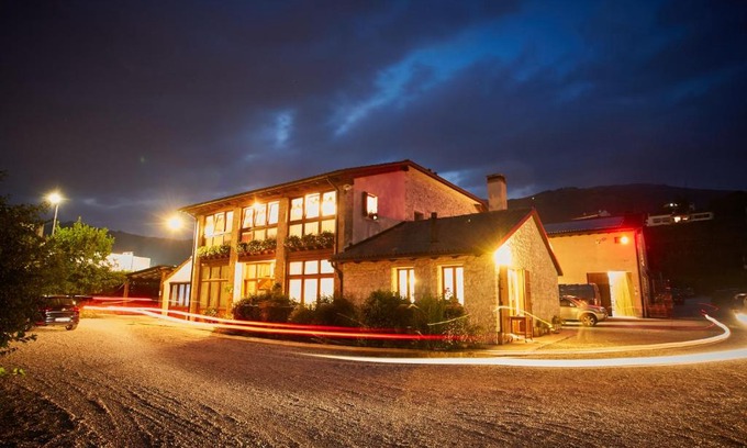 Valdobbiadene Bed & Breakfast | Charming Agriturismo Roccat: Family-Friendly with Hot Tub