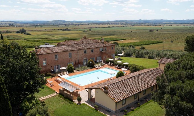 Brolio House | Enchanting Agriturismo S.Angelo with Oceanfront Views