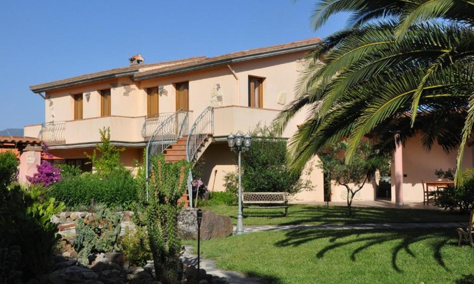 Marrubiu House | Inviting Agriturismo S'Aranada: Family-Friendly Retreat