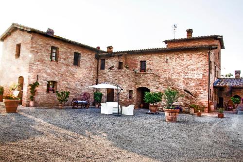 Monteroni d'Arbia House | Inviting Agriturismo San Pierino with Ocean View and Pool