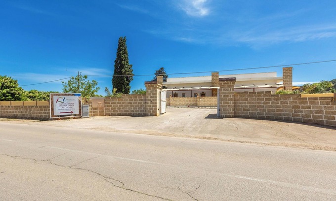 Supersano Hotel | Accessible Triple Room at 3983 Serre Salentine - Pet Friendly
