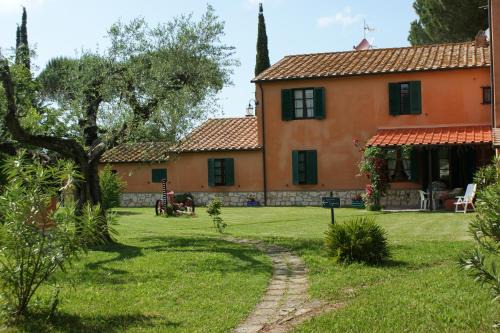 Castagneto Carducci House | Cozy Agriturismo Sughericcio: Hot Tub & Breakfast Included