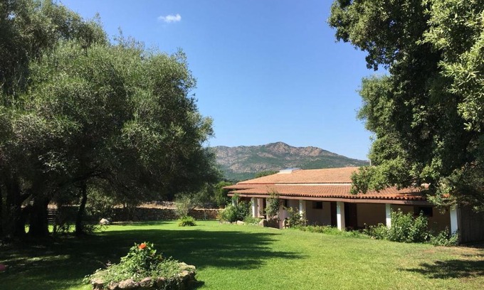 Sa Castanza House | Family-Friendly Agriturismo Su Pirastru with Pet Amenities