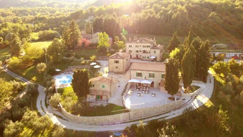 Caprese Michelangelo House | Idyllic Terra Di Michelangelo: 4-Star Oceanfront Escape