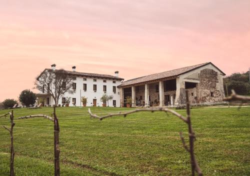 Villa di Molvena House | Relaxing Agriturismo Vecio Portico with Hot Tub & Kitchen
