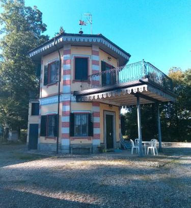Cadegliano-Viconago House | Discover Agriturismo Villa Brugolta: Pet-Friendly Retreat