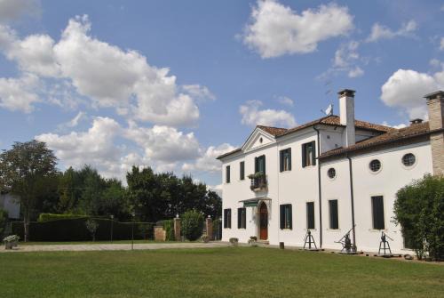 Casalserugo House | Family-Friendly Agriturismo Villa Greggio: Rated 9/10