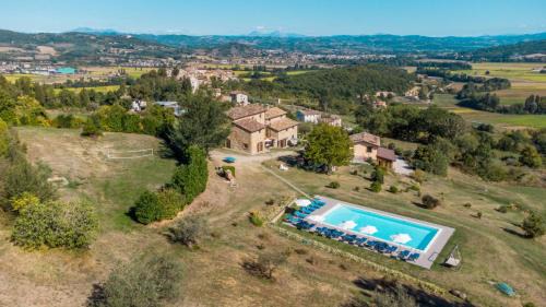 Bivio Lugnano House | Relax at Agriturismo Villalugnano: Pool & Breakfast Included