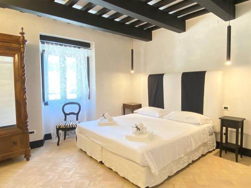 Macerata Apartment | Pieve San Biagio: 4-Star Comfort with Pool Access