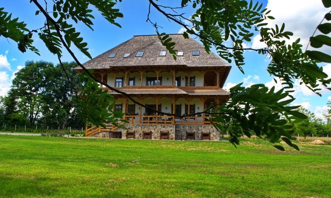 Ocna Sugatag Apartment | Exceptional Agropensiunea Alex: Family-Friendly Retreat