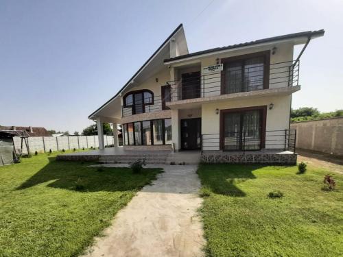 Bratovoesti House | Highly Rated Agropensiunea GIURCA: Pet & Child Friendly Stay