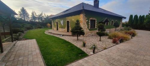Warta Bolesławiecka Bed & Breakfast | Pet-Friendly Agroturystyka Klekusiowo with Hot Tub & Kitchen