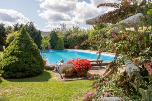 Radkow House | Cozy Agroturystyka Ranczo with Pool & Kid-Friendly Amenities