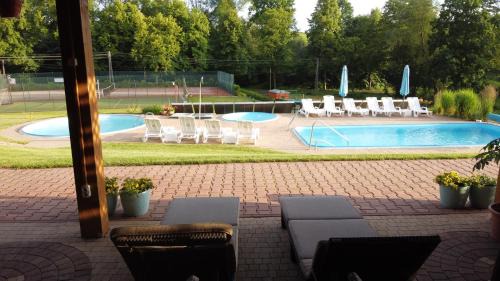 Bystrzyca Kłodzka House | Charming Agroturystyka Willa Maria with Oceanfront Pool