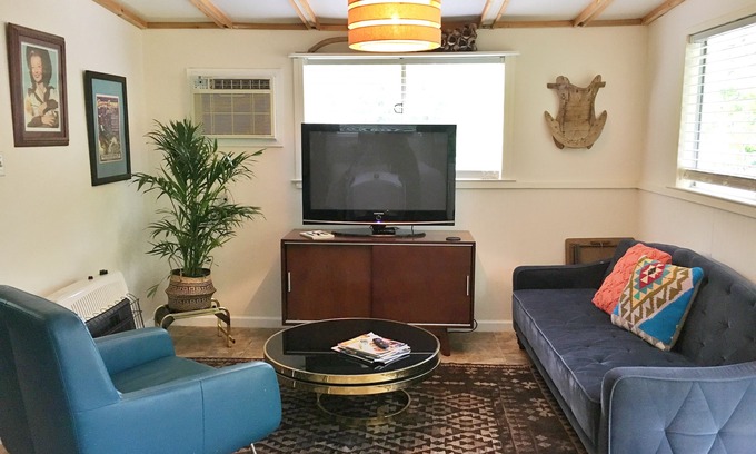 Austin Cottage | Agua Dulce Ranch, Casita #4 - Guest Rated 9.6 with Breakfast