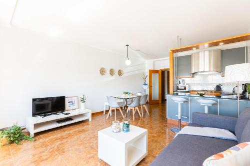 Aguda Apartment | Oceanfront Aguda Beach Apartment with High Guest Ratings
